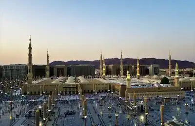 Aerial view of Masjid an-Nabawi at dusk, Madinah — umrah packages uk