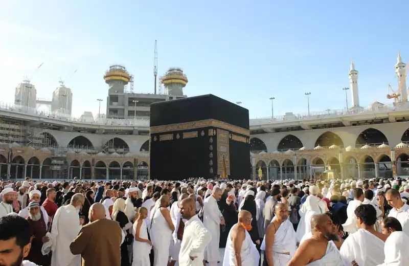 Pilgrims at Masjid al-Haram for umrah visa uk support from Al Buraq Travels