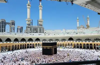Pilgrims surround the Kaaba at Masjid al-Haram, Makkah — umrah packages uk